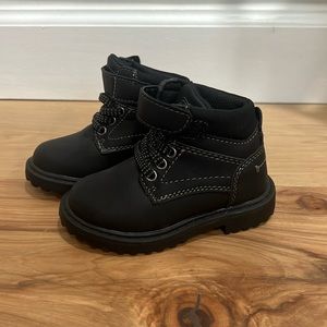 New size 5 toddler boots